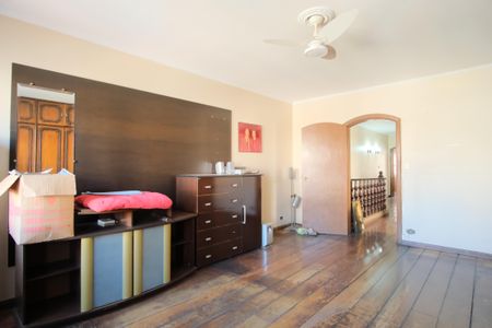 Casa à venda com 320m², 4 quartos e 5 vagasSuíte 2