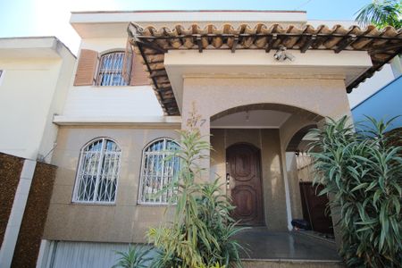 Casa à venda com 320m², 4 quartos e 5 vagasFrente da Casa