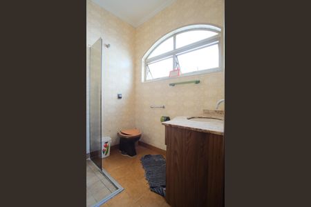 Casa à venda com 320m², 4 quartos e 5 vagasBanheiro da Suíte 2