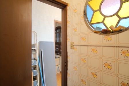 Casa à venda com 320m², 4 quartos e 5 vagasBanheiro de serviço