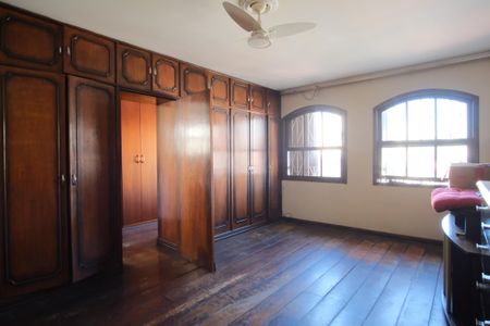 Casa à venda com 320m², 4 quartos e 5 vagasSuíte 2