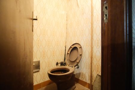 Casa à venda com 320m², 4 quartos e 5 vagasLavabo da Garagem