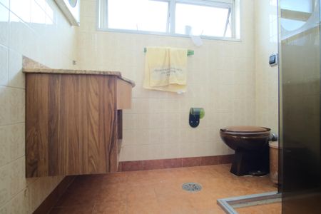 Casa à venda com 320m², 4 quartos e 5 vagasBanheiro da Suíte 1