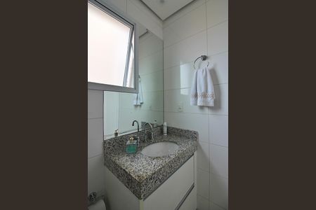 Apartamento à venda com 77m², 2 quartos e 2 vagasBanheiro Social