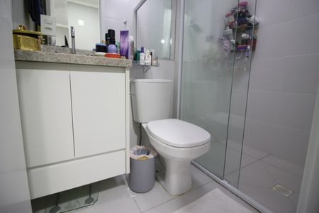 Apartamento à venda com 64m², 2 quartos e 2 vagasBanheiro da Suíte 1