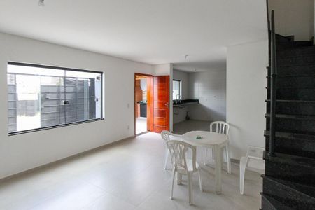 Casa à venda com 95m², 3 quartos e 3 vagas Casa à venda com 95m², 3 quartos e 3 vagasSala