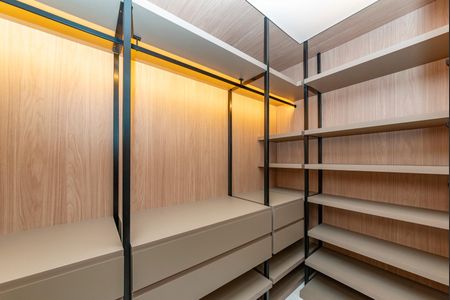 Apartamento à venda com 43m², 1 quarto e 1 vaga Apartamento à venda com 43m², 1 quarto e 1 vagaCloset da suíte