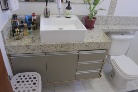 Apartamento à venda com 86m², 2 quartos e 1 vagaBanheiro da Suite