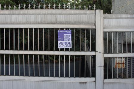 Casa à venda com 348m², 3 quartos e 2 vagasFachada e Placa