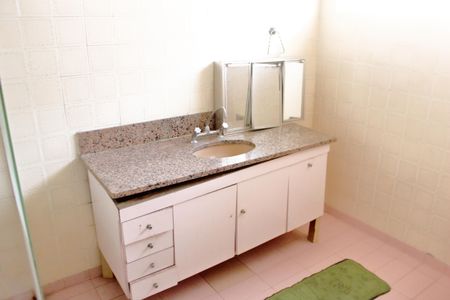 Casa à venda com 348m², 3 quartos e 2 vagasBanheiro da Suíte 1