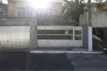 Casa à venda com 348m², 3 quartos e 2 vagasFachada