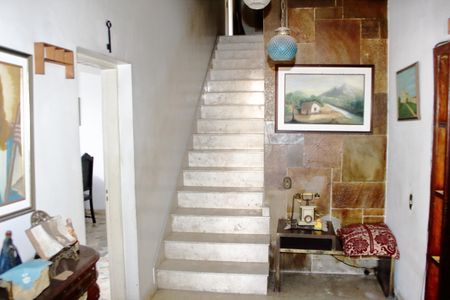 Casa à venda com 348m², 3 quartos e 2 vagasEscadas para os Quartos