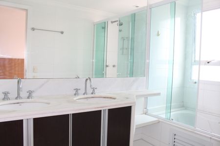 Apartamento à venda com 156m², 3 quartos e 4 vagasBanheiro da Suíte 3