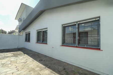 Casa à venda com 255m², 3 quartos e 4 vagasFundos