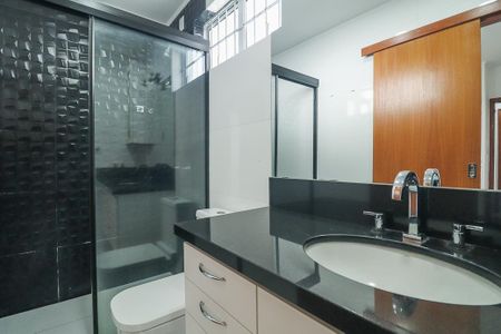 Casa à venda com 255m², 3 quartos e 4 vagasBanheiro da Suíte 2