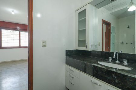 Casa à venda com 255m², 3 quartos e 4 vagasBanheiro da Suíte