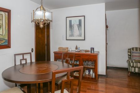 Apartamento à venda com 103m², 3 quartos e 1 vaga Apartamento à venda com 103m², 3 quartos e 1 vagaSala