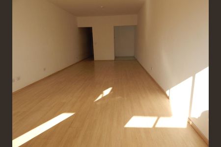 Casa à venda com 300m², 3 quartos e 6 vagas Casa à venda com 300m², 3 quartos e 6 vagasFoto 05