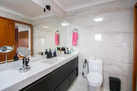 Casa à venda com 209m², 4 quartos e 2 vagas Casa à venda com 209m², 4 quartos e 2 vagasBanheiro Suíte