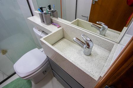 Casa à venda com 209m², 4 quartos e 2 vagas Casa à venda com 209m², 4 quartos e 2 vagasBanheiro social