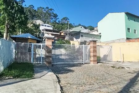 Casa de condomínio à venda com 180m², 3 quartos e 1 vaga Casa de condomínio à venda com 180m², 3 quartos e 1 vagaFachada