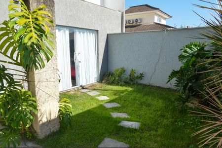 Casa de condomínio à venda com 180m², 3 quartos e 1 vaga Casa de condomínio à venda com 180m², 3 quartos e 1 vagaEntrada