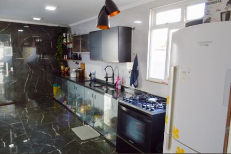 Casa de condomínio à venda com 180m², 3 quartos e 1 vaga Casa de condomínio à venda com 180m², 3 quartos e 1 vagaCozinha