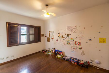 Casa de condomínio à venda com 320m², 4 quartos e 2 vagas Casa de condomínio à venda com 320m², 4 quartos e 2 vagasSuíte 2