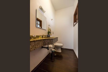 Casa de condomínio à venda com 320m², 4 quartos e 2 vagas Casa de condomínio à venda com 320m², 4 quartos e 2 vagasLavabo