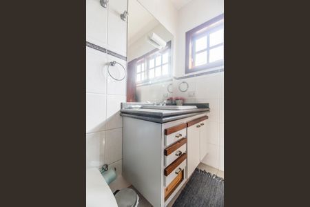 Casa de condomínio à venda com 320m², 4 quartos e 2 vagas Casa de condomínio à venda com 320m², 4 quartos e 2 vagasBanheiro da Suíte 2