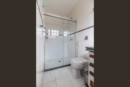 Casa de condomínio à venda com 320m², 4 quartos e 2 vagas Casa de condomínio à venda com 320m², 4 quartos e 2 vagasBanheiro da Suíte 2