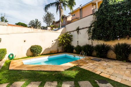 Casa de condomínio à venda com 320m², 4 quartos e 2 vagas Casa de condomínio à venda com 320m², 4 quartos e 2 vagasPiscina