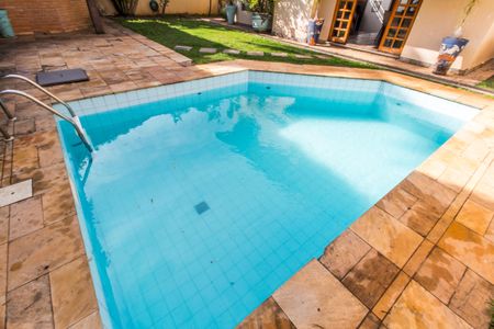 Casa de condomínio à venda com 320m², 4 quartos e 2 vagas Casa de condomínio à venda com 320m², 4 quartos e 2 vagasPiscina