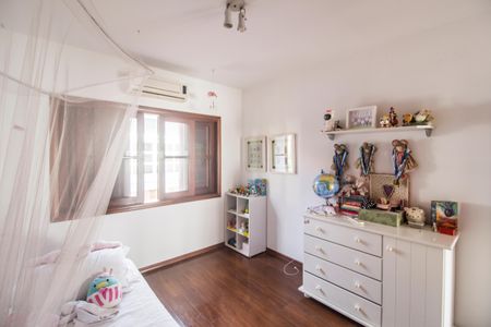 Casa de condomínio à venda com 320m², 4 quartos e 2 vagas Casa de condomínio à venda com 320m², 4 quartos e 2 vagasQuarto