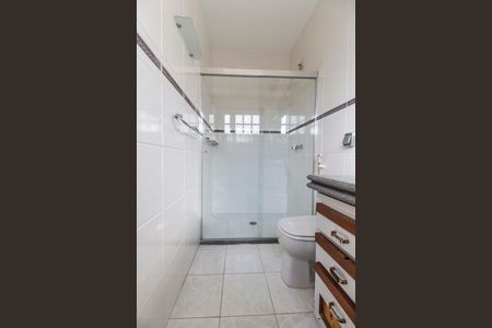 Casa de condomínio à venda com 320m², 4 quartos e 2 vagas Casa de condomínio à venda com 320m², 4 quartos e 2 vagasBanheiro da Suíte 2