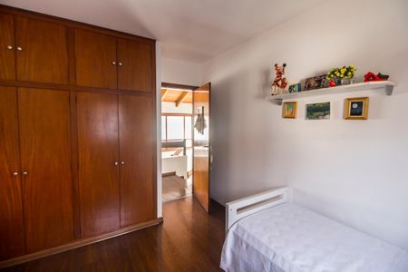 Casa de condomínio à venda com 320m², 4 quartos e 2 vagas Casa de condomínio à venda com 320m², 4 quartos e 2 vagasQuarto 2