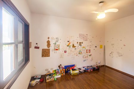 Casa de condomínio à venda com 320m², 4 quartos e 2 vagas Casa de condomínio à venda com 320m², 4 quartos e 2 vagasSuíte 2