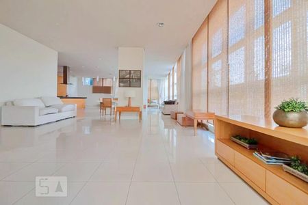 Casa de condomínio à venda com 230m², 4 quartos e 3 vagas Casa de condomínio à venda com 230m², 4 quartos e 3 vagasÁrea comum