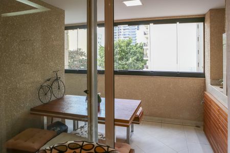 Apartamento à venda com 135m², 3 quartos e 3 vagas Apartamento à venda com 135m², 3 quartos e 3 vagasVaranda Gourmet