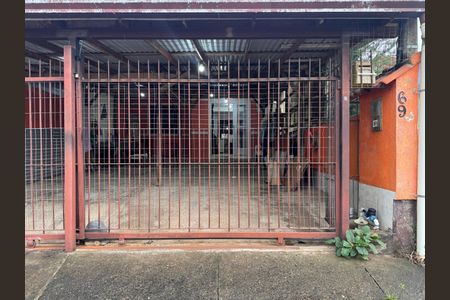 Casa à venda com 54m², 2 quartos e 4 vagasFachada