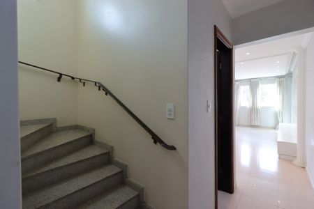 Casa à venda com 207m², 3 quartos e 4 vagasCorredor do primeiro piso