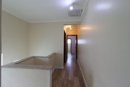 Casa à venda com 207m², 3 quartos e 4 vagasCorredor do segundo piso