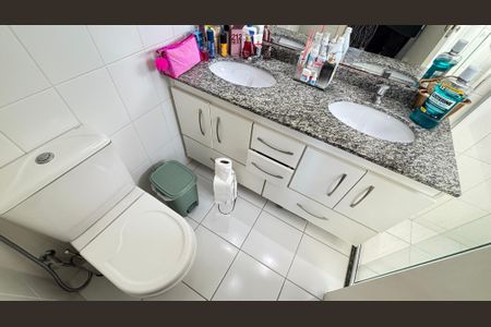 Apartamento à venda com 85m², 3 quartos e 2 vagas Apartamento à venda com 85m², 3 quartos e 2 vagasBanheiro da Suíte