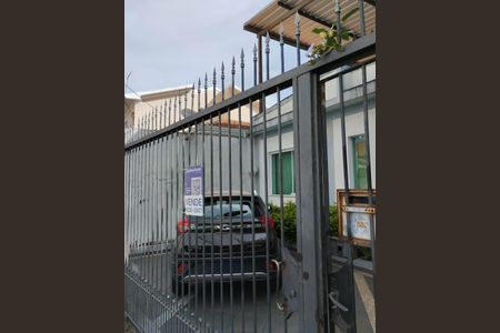 Casa à venda com 152m², 2 quartos e 2 vagas Casa à venda com 152m², 2 quartos e 2 vagasFachada