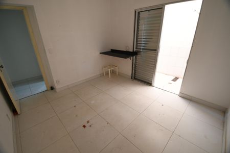 Casa à venda com 100m², 2 quartos e 2 vagasQuarto 
