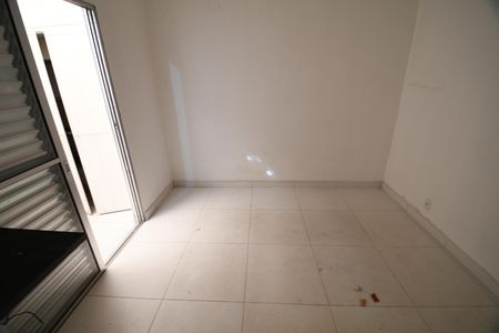Casa à venda com 100m², 2 quartos e 2 vagasQuarto 