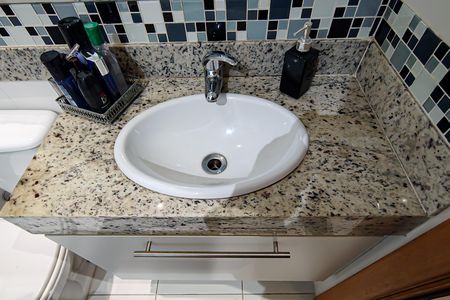 Casa de condomínio à venda com 177m², 4 quartos e 3 vagasBanheiro da Suíte 2