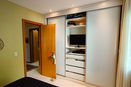 Casa de condomínio à venda com 177m², 4 quartos e 3 vagasSuíte 1