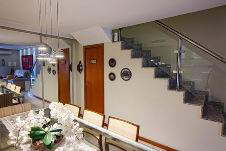 Casa de condomínio à venda com 177m², 4 quartos e 3 vagasSala