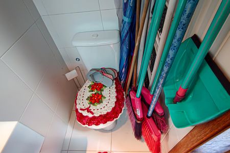 Casa de condomínio à venda com 177m², 4 quartos e 3 vagasBanheiro de Serviço